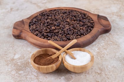 La tendencia del café y azúcar para unas manos radiantes