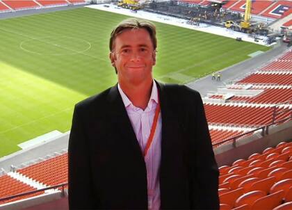 "La tendencia mundial es aliarse con fondos privados de inversión en la propiedad comercial de clubes, uniones o ligas. Un fondo privado que gestiona la comercialización del seleccionado chileno de fútbol lo llevó a ser el que más recauda en todo el continente, incluido el argentino", destaca Black.