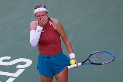 La tenista bielorrusa Victoria Azarenka rompió en llanto en medio de su partido ante Elena Rybakina, en Indian Wells.