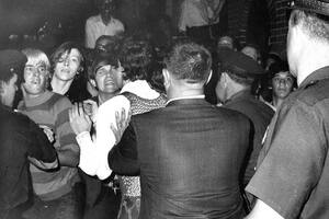 La tensión se incrementó en las calles tras la redada en el bar Stonewall