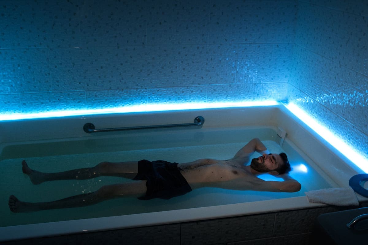 La terapia de flotación consiste en la inmersión en piletas con una altísima concentración de sales de Epsom