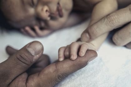 La terapia de reemplazo mitocondrial da esperanza a las parejas que han perdido hijos por enfermedades genéticas raras