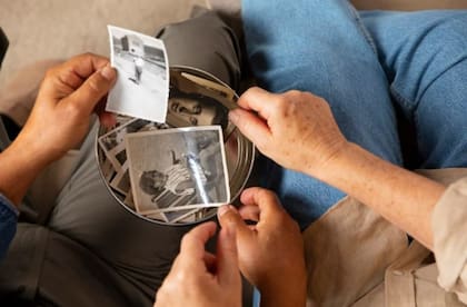 La terapia de reminiscencia utiliza fotografías, música, aromas, sabores y otras experiencias para estimular recuerdos