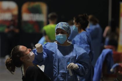 La tercera dosis no puede generar un falso positivo (Foto: Hernán Zenteno - LA NACION)