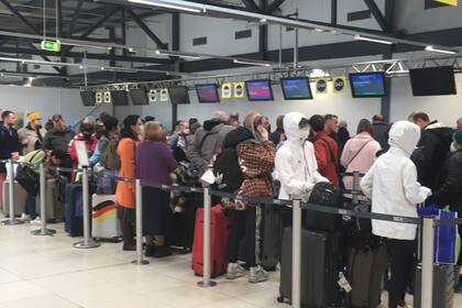 La Terminal D del aeropuerto de Berlín; en Alemania ya son más de 10.000 los casos confirmados y hay 22 muertos