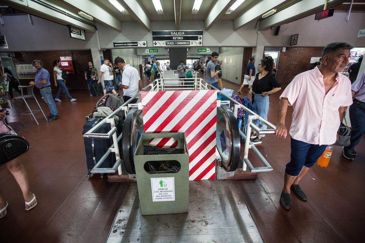 La terminal de ómnibus de Retiro en continuo estado de abandono