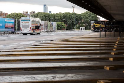 La terminal de ómnibus de Retiro no recupera el movimiento de otras épocas