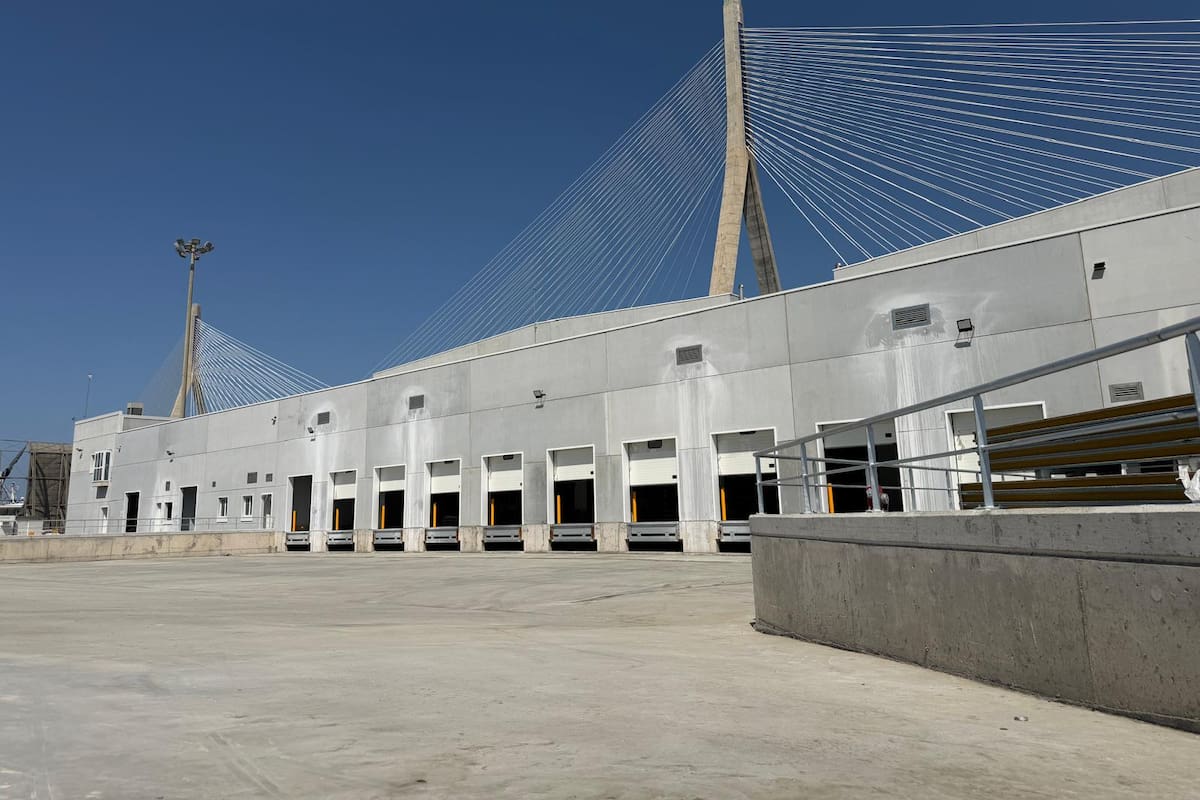 La terminal para carga refrigerada y congelada suma 20.000 posiciones de palés en 12 cámaras de 800 metros cuadrados cada una