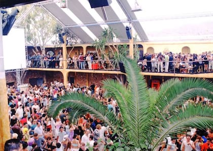 La terraza de Amnesia en los años noventa