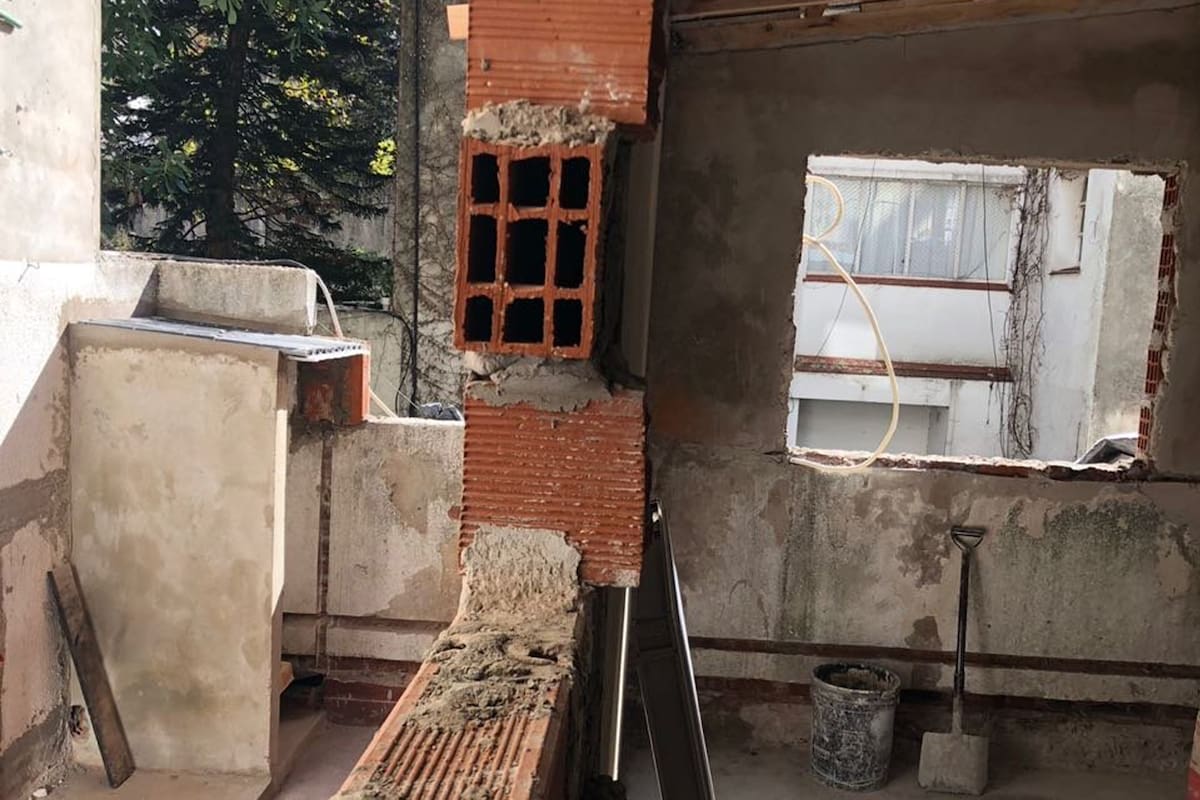 La terraza de Sebastián Lenti, en Colegiales, en plena refacción