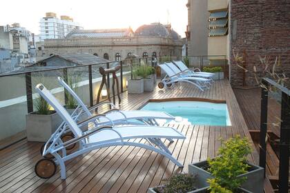 La terraza del hotel con vista a la ciudad