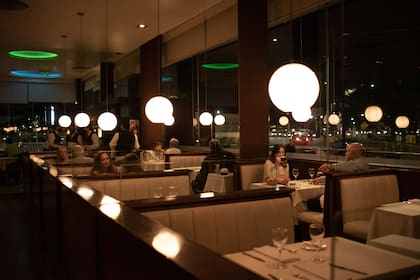 La terraza, lugar de encuentro, y de citas: hubo casamientos, civiles y cumpleaños de 15 en Selquet