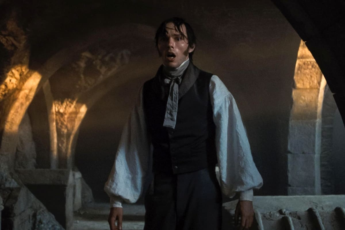 La terrible experiencia de Nicholas Hoult en el set de Nosferatu: “Aullaban con la muerte en sus ojos; claramente me querían comer”