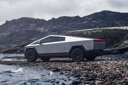 La Tesla Cybertruck está construida con acero inoxidable y posee ocho cámaras exteriores