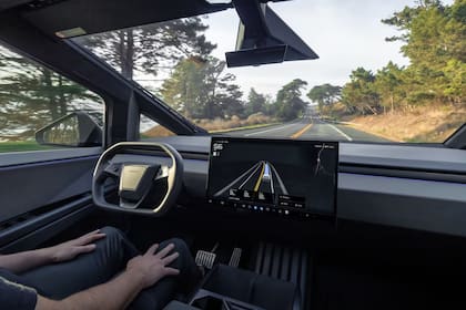 La Tesla Cybertruck presenta funciones adicionales para la conducción