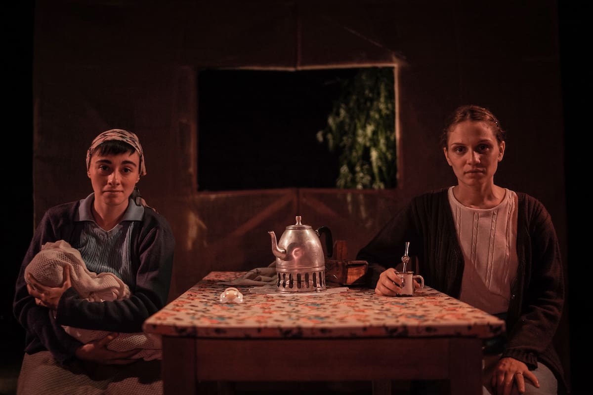 La teta. con dramaturgia y dirección de Alice Penn; con las actuaciones de Antonella Lorenzo y Julia Pérez Ortego
