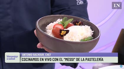 La textura de yogur, tomate y frutilla, el postre que cocinó en vivo Antonio Bachour en el evento "Bienestar & Salud" organizado por LA NACION