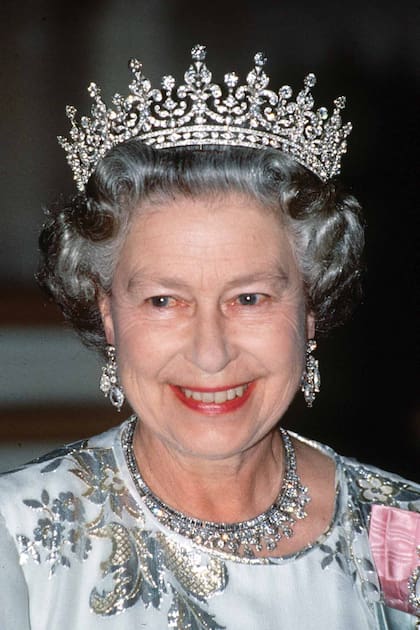 La tiara Girls of Great Britain and Ireland, regalo de bodas que le hizo su abuela Mary, también se exhibirá en Buckingham.
