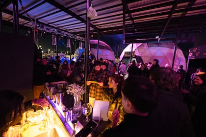 La ticketera oficial informa un valor de $20.000 para la entrada general; la fiesta es exclusivamente para mayores de 18 años