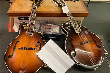La tienda de música recuperó las mandolinas luego de que el ladrón se acercara a pie a dejarlas en el lugar