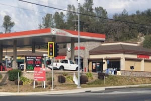 La tienda de QuikStop donde se vendió el ticket ganador del Mega Millions