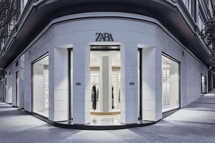 La tienda de Zara ubicada en la calle Juan Flórez de A Coruña, en España cerrará a fin de mes