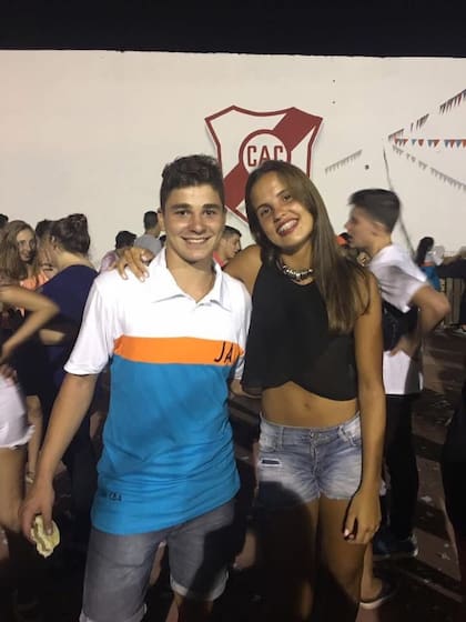 La tierna foto de Julián y Emilia en su adolescencia (Foto: @juliaanalvarez)