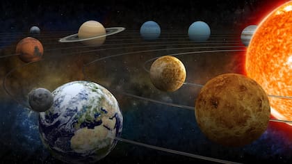 "La Tierra tarda un año en darle la vuelta al Sol, Jupiter 12 años y Saturno 30 años y eso hace difícil que se vea con regularidad algo así"