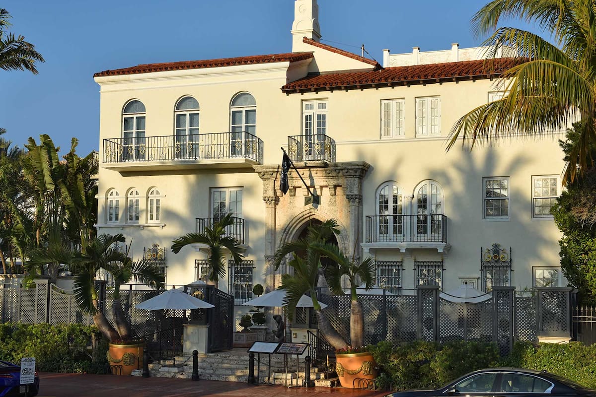 La tiktoker Aldana López almorzo en la que fuera la mansión de Gianni Versace en Miami y contó lo que pagó por el menú