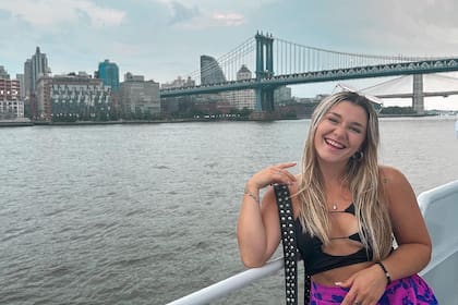 La tiktoker Bri Napoli contó cómo hizo para enviarle regalos a su familia desde EE.UU. sin que le cobren un recargo