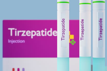 La tirzepatida imita dos hormonas producidas de forma natural en el organismo