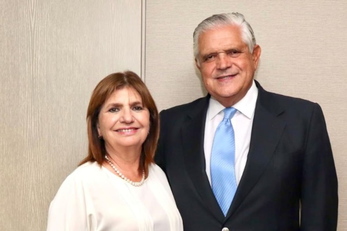 La titular de Pro y el exministro de Economía y Defensa se reunieron hoy para escenificar un acuerdo