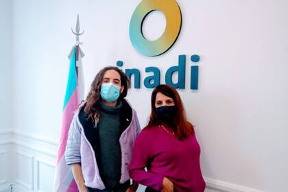 La titular del Inadi, Victoria Donda, junto con la cantante trans no binaria Ferni de Gyldenfeldt