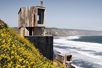 La Toica y La Tagua fueron construidas para aprovechar las vistas y proteger los interiores del clima marino