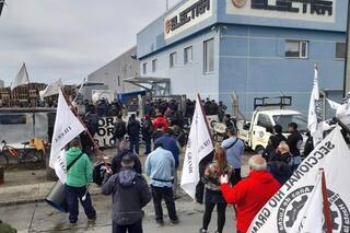 Trabajadores tomaron una fábrica que se declaró en quiebra y se agudiza el conflicto en la provincia