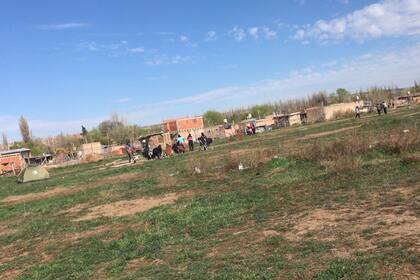 La toma en Allen comenzó el sábado pasado y hasta allí también se movilizaron productores para respaldar a las propietarias