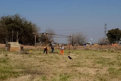 La toma en la granja avícola en González Catán comenzó en mayo, se fue expandiendo y hoy son 100 familias las que habitan en el predio de 12 hectáreas