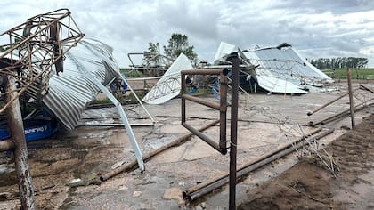 La tomenta del domingo provocó destrozos en tambos de la zona de 30 de Agosto, en el partido bonaerense de Trenque Lauquen