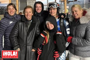 La top model junto a su marido, Alejandro Gravier, y sus hijos, Benicio, Balthazar, Tiziano (participó del Campeonato del Mundo
Courchevel Meribel 2023) y Taína.