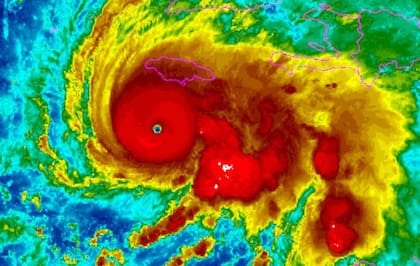 La tormenta descendió en las últimas horas a categoría 3