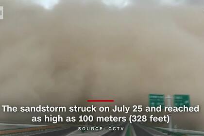 La tormenta generó un muro de 100 metros de altura en la ciudad de Dunhuang
