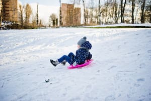 La tormenta invernal paraliza Dallas: varios distritos escolares suspenden las clases ante la intensa nieve y las bajas temperaturas