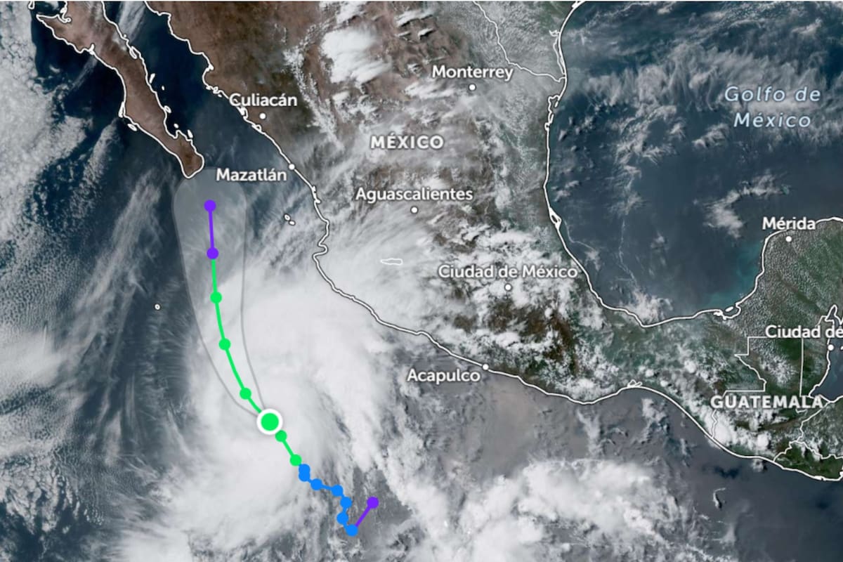 La tormenta tropical Alvin avanza sobre el océano Pacífico en dirección hacia Baja California, México