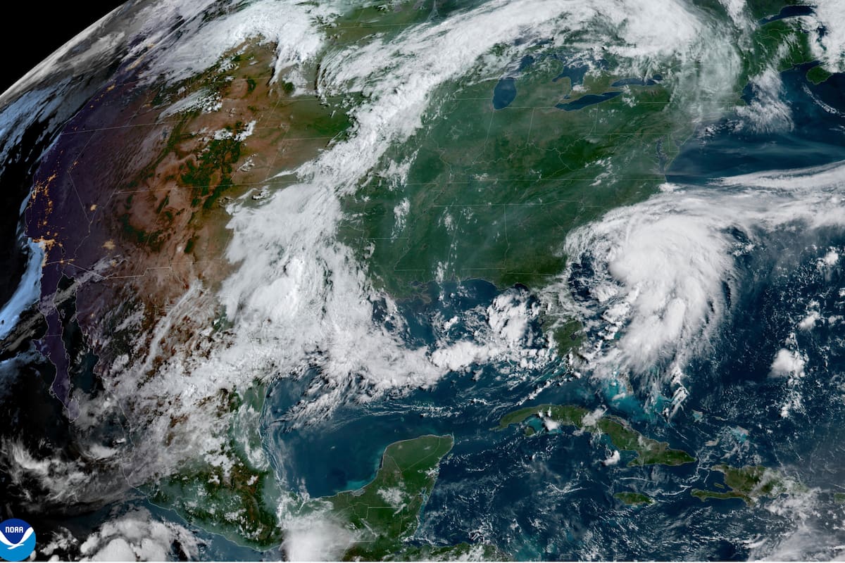 La tormenta tropical Chantal gana algo de fuerza mientras se acerca a Carolina del Sur