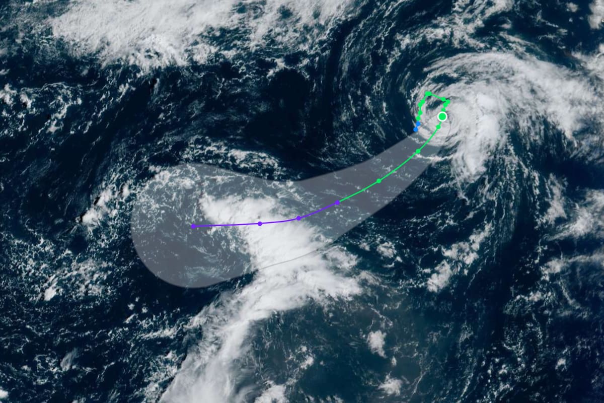 La tormenta tropical Fay se ubicaba este lunes en el Atlántico abierto, donde se espera que se disipe