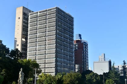 La Torre 1 de la Municipalidad de La Plata, construcción ubicada sobre la calle 12, entre Diagonal 74 y 51
