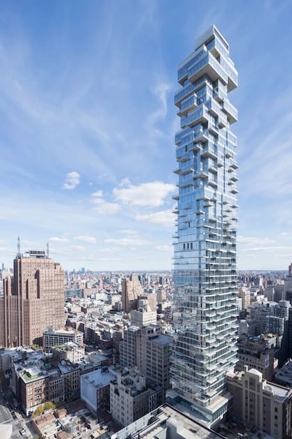 La torre alcanza los 250 metros de altura, cuenta con 60 pisos y 145 unidades residenciales