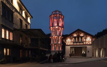 La Torre Blanca se ubica en el remoto y pintoresco pueblo de Mulegns, en Suiza
