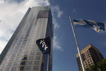 La torre de la nueva YPF en Puerto Madero, sede de la administración de la petrolera, ahora, mixta