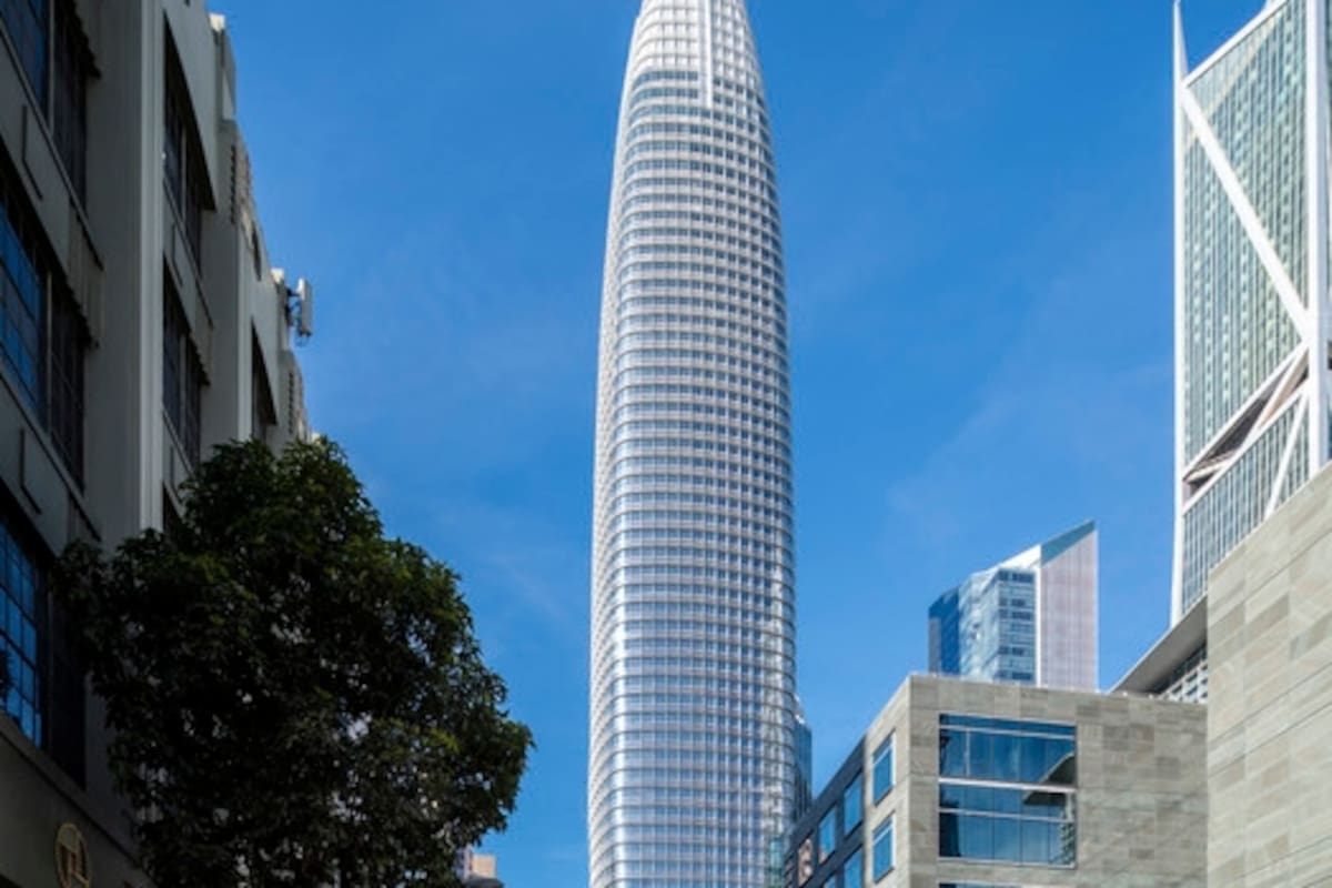 La torre de Salesforce domina el skyline de San Francisco, símbolo de una industria que hoy enfrenta el desafío de la inteligencia artificial